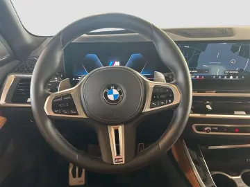 BMW X5 M60i