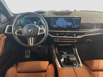 BMW X5 M60i