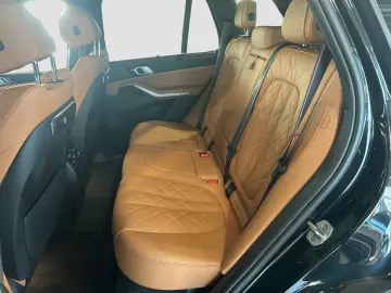 BMW X5 M60i