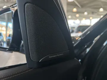 BMW X5 M60i