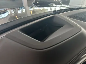 BMW X5 M60i