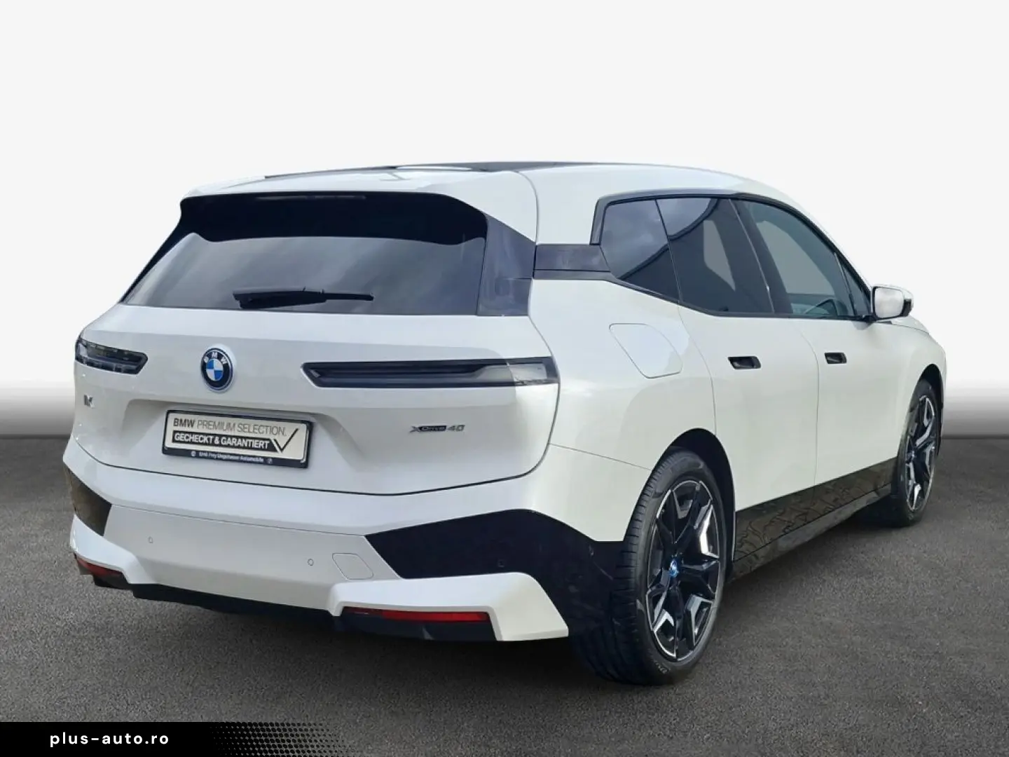 BMW iX xDrive40  AHK  PanoramaGlasdach  SHZ