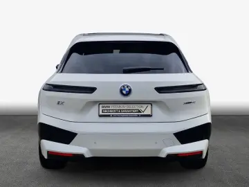 BMW iX xDrive40  AHK  PanoramaGlasdach  SHZ