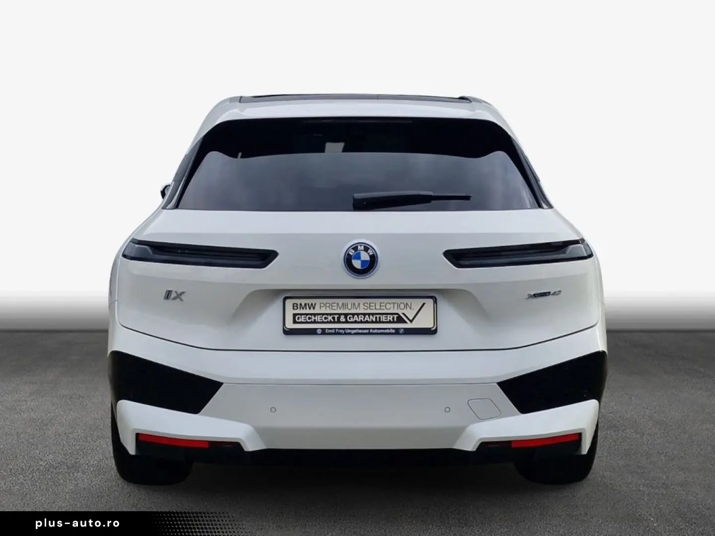 BMW iX xDrive40  AHK  PanoramaGlasdach  SHZ