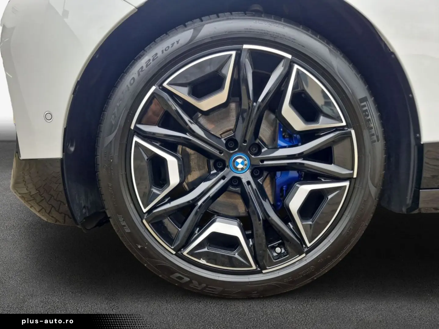 BMW iX xDrive40  AHK  PanoramaGlasdach  SHZ