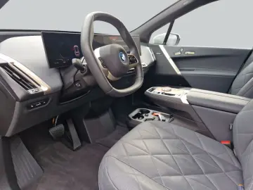 BMW iX xDrive40  AHK  PanoramaGlasdach  SHZ