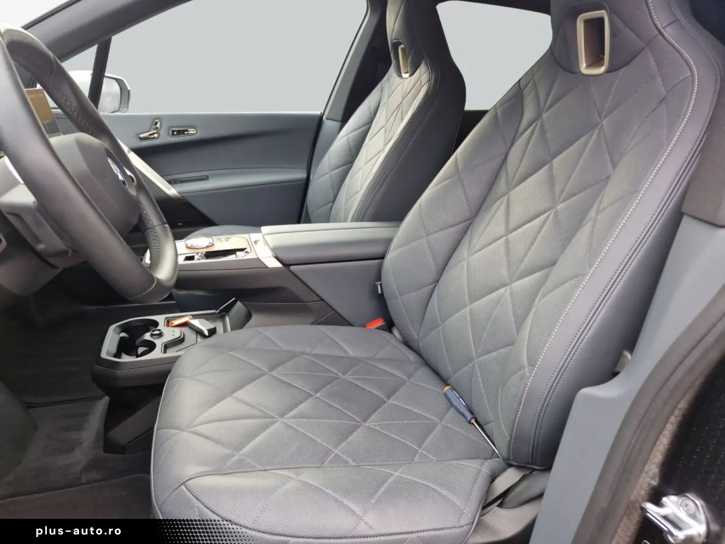 BMW iX xDrive40  AHK  PanoramaGlasdach  SHZ