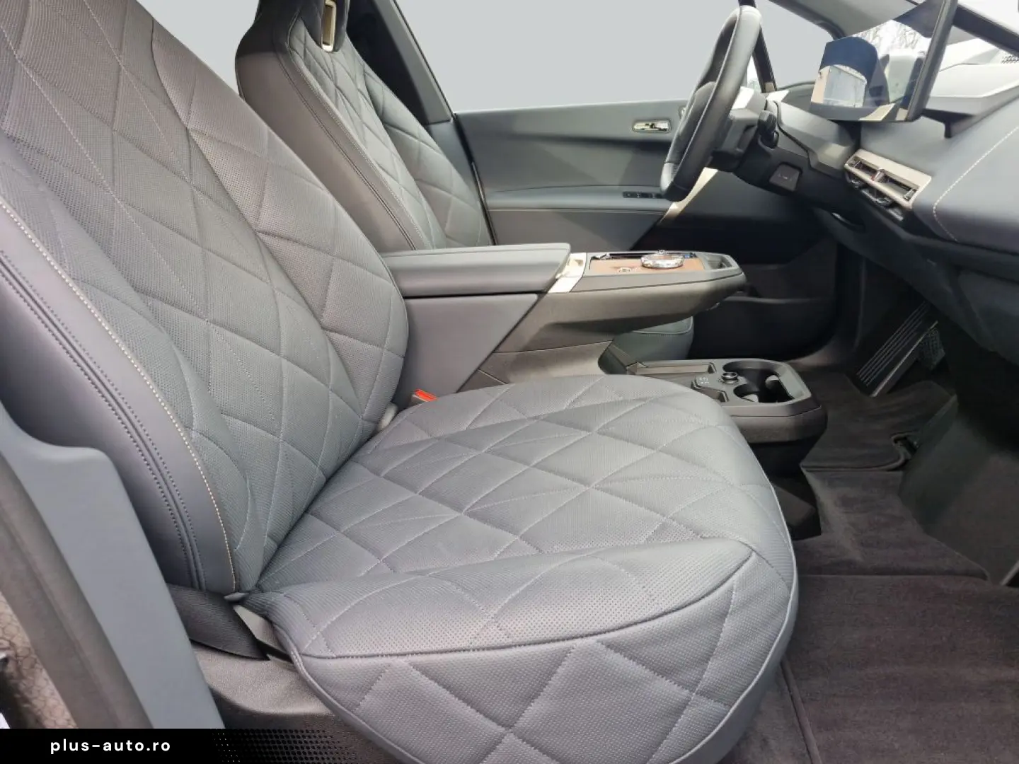 BMW iX xDrive40  AHK  PanoramaGlasdach  SHZ