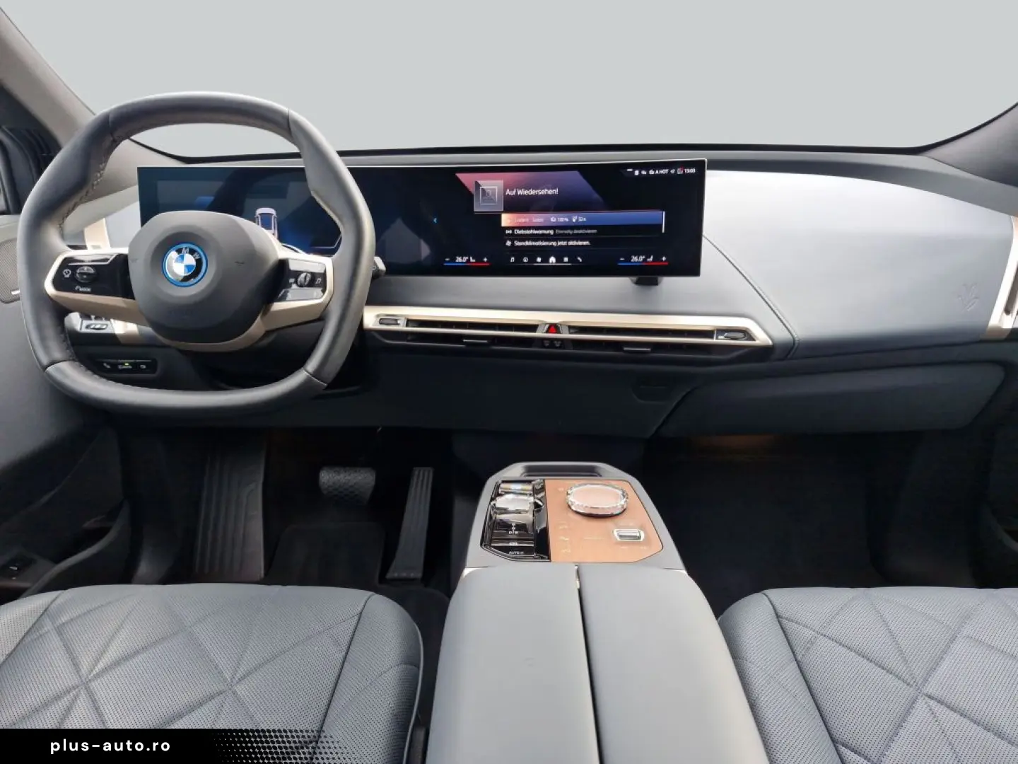 BMW iX xDrive40  AHK  PanoramaGlasdach  SHZ