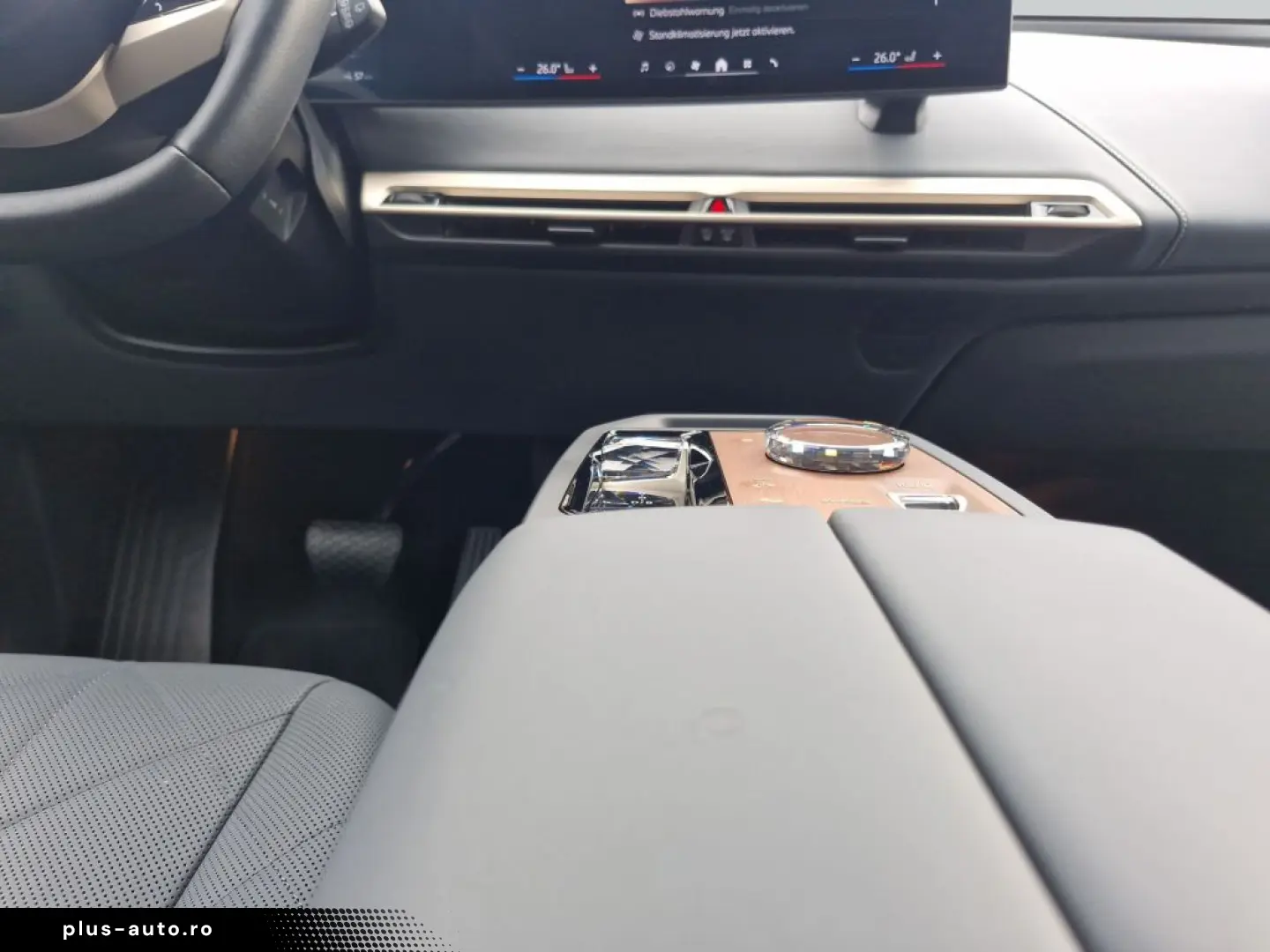 BMW iX xDrive40  AHK  PanoramaGlasdach  SHZ