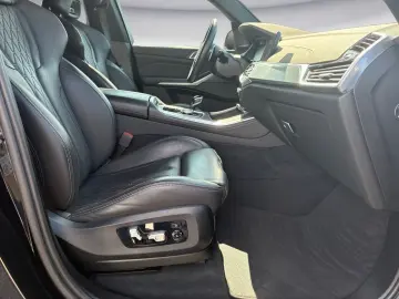 BMW X5 xDrive30d Navi Tempom.aktiv Laserlicht Glasda