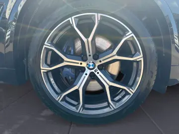 BMW X5 xDrive30d Navi Tempom.aktiv Laserlicht Glasda