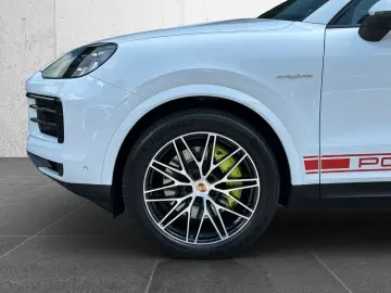 PORSCHE Cayenne E-Hybrid PANO BOSE PASM AHK