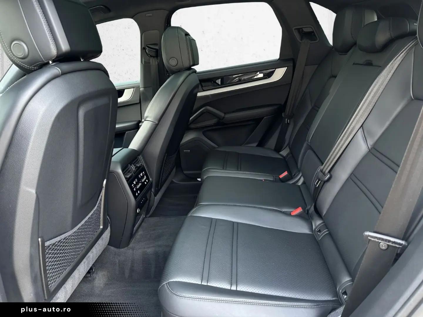 PORSCHE Cayenne E-Hybrid PANO BOSE PASM AHK