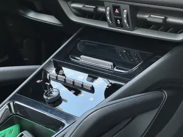 PORSCHE Cayenne E-Hybrid PANO BOSE PASM AHK