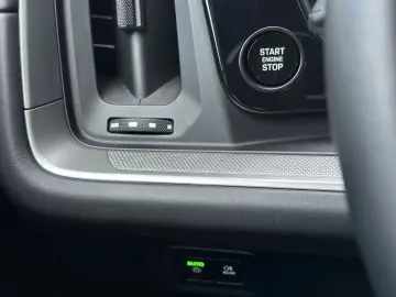 PORSCHE Cayenne E-Hybrid PANO BOSE PASM AHK