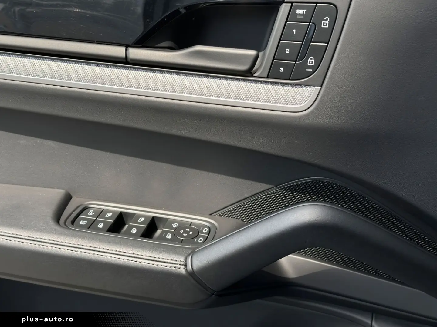 PORSCHE Cayenne E-Hybrid PANO BOSE PASM AHK