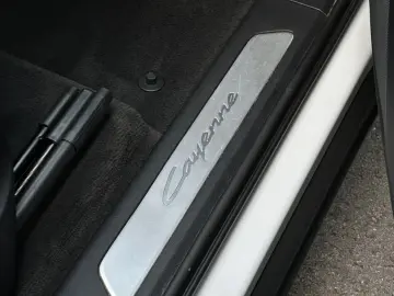 PORSCHE Cayenne E-Hybrid PANO BOSE PASM AHK
