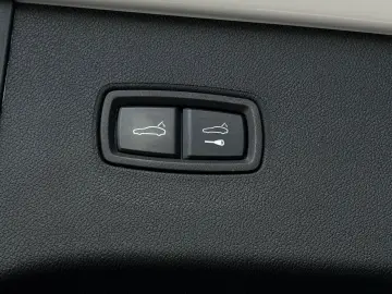 PORSCHE Cayenne E-Hybrid PANO BOSE PASM AHK