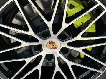 PORSCHE Cayenne E-Hybrid PANO BOSE PASM AHK