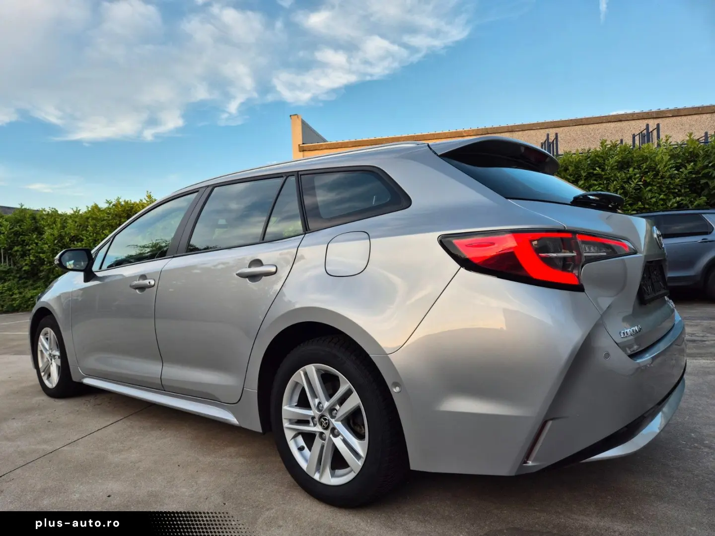 TOYOTA Corolla SW 1.8i   HYBRID   89.685 KM !! 2023 !!