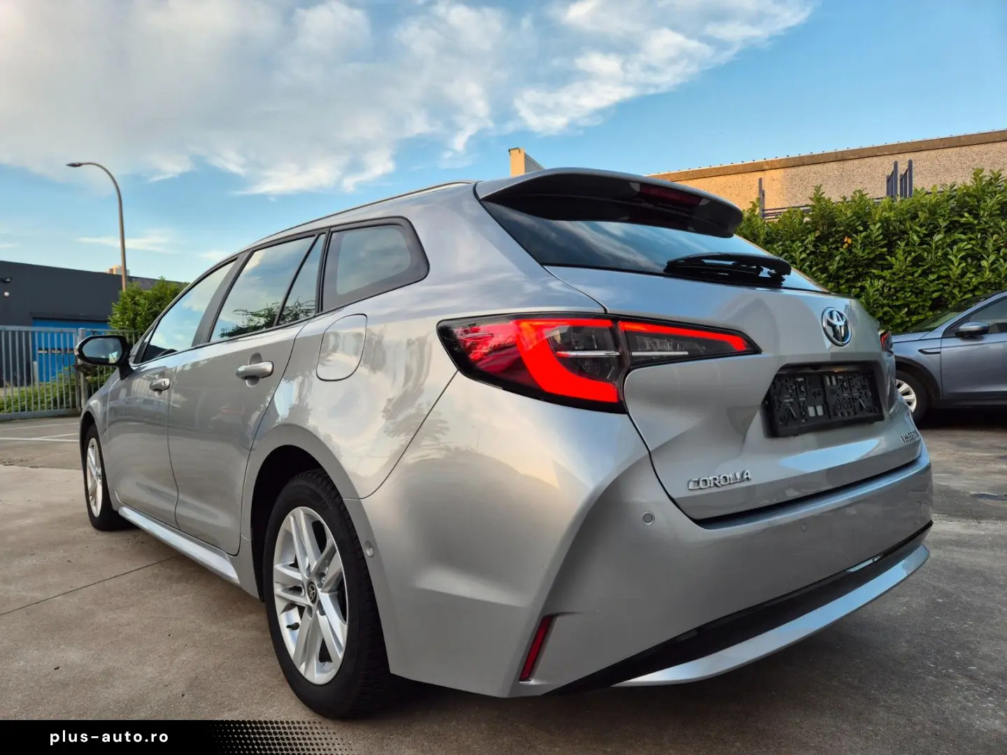TOYOTA Corolla SW 1.8i   HYBRID   89.685 KM !! 2023 !!