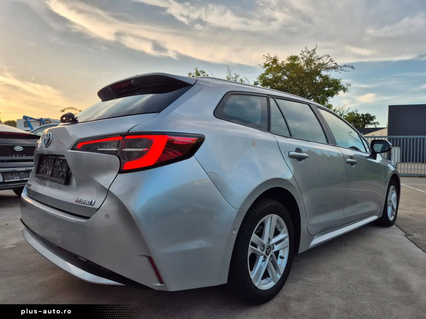TOYOTA Corolla SW 1.8i   HYBRID   89.685 KM !! 2023 !!