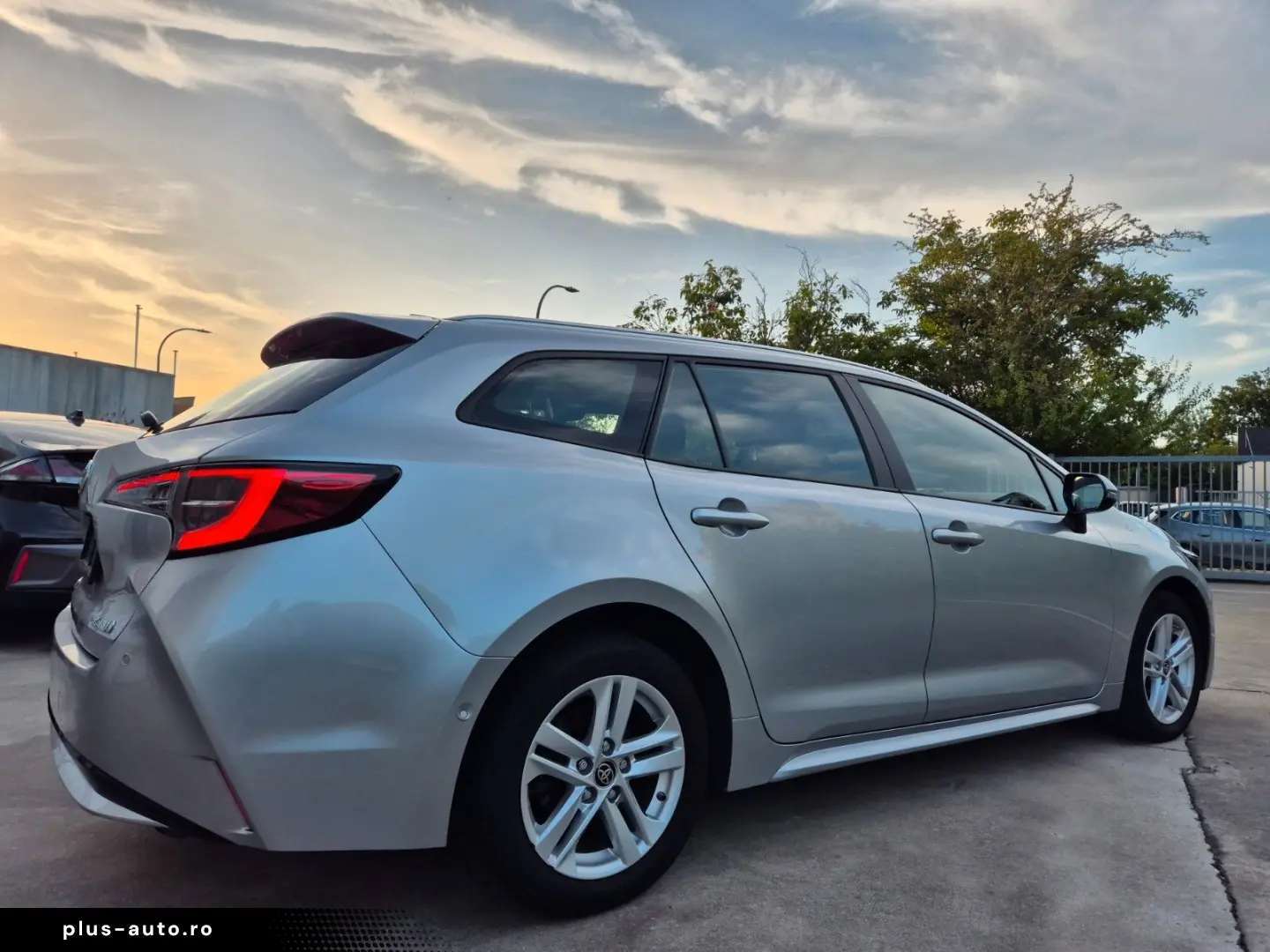 TOYOTA Corolla SW 1.8i   HYBRID   89.685 KM !! 2023 !!