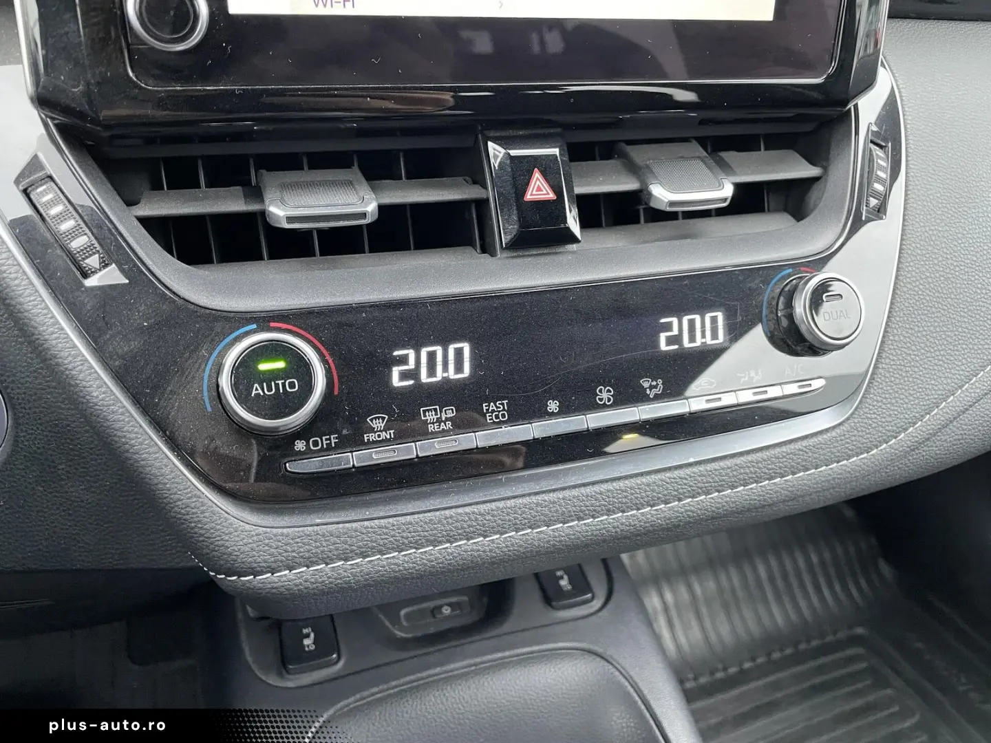 TOYOTA Corolla Touring Sports 1.8 Dynamic e-CVT Busines