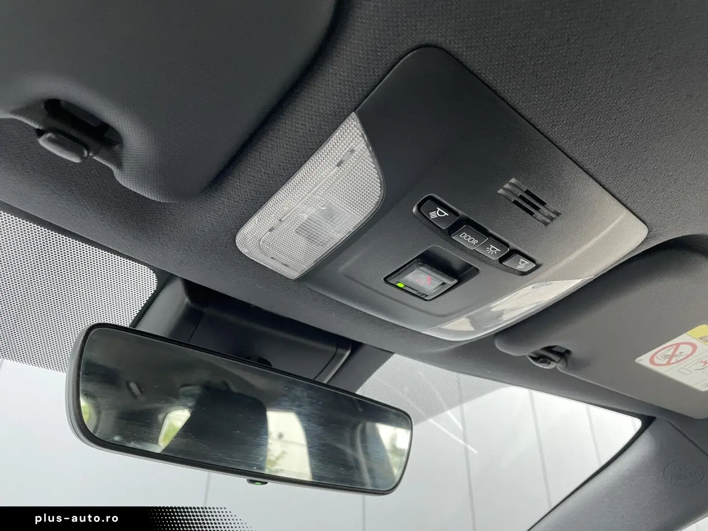 TOYOTA Corolla Touring Sports 1.8 Dynamic e-CVT Busines
