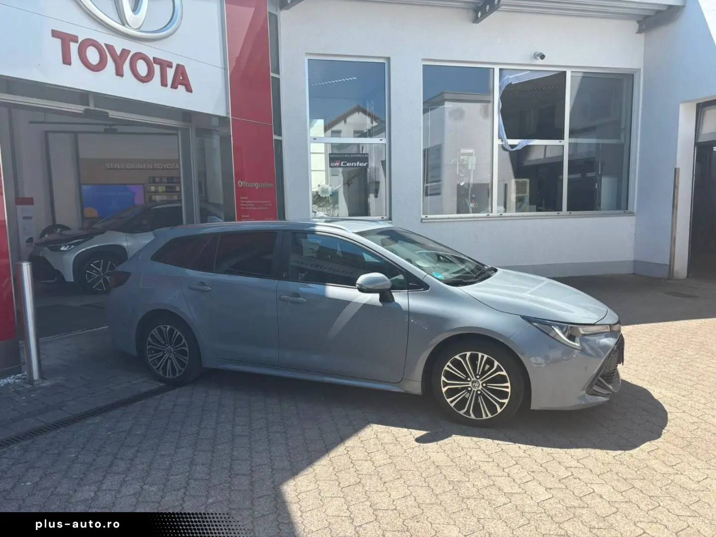 TOYOTA Corolla Touring Sports Hybrid Team D
