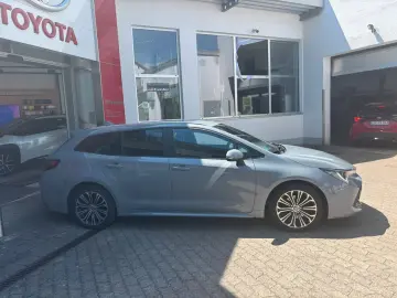 TOYOTA Corolla Touring Sports Hybrid Team D