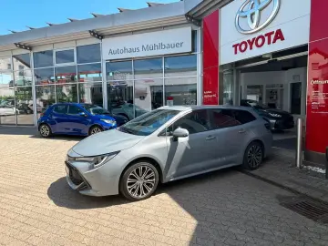 TOYOTA Corolla Touring Sports Hybrid Team D