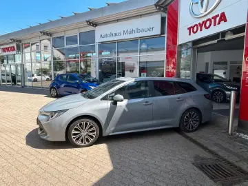 TOYOTA Corolla Touring Sports Hybrid Team D