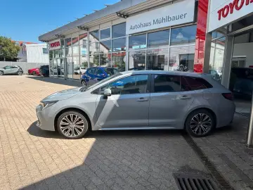 TOYOTA Corolla Touring Sports Hybrid Team D