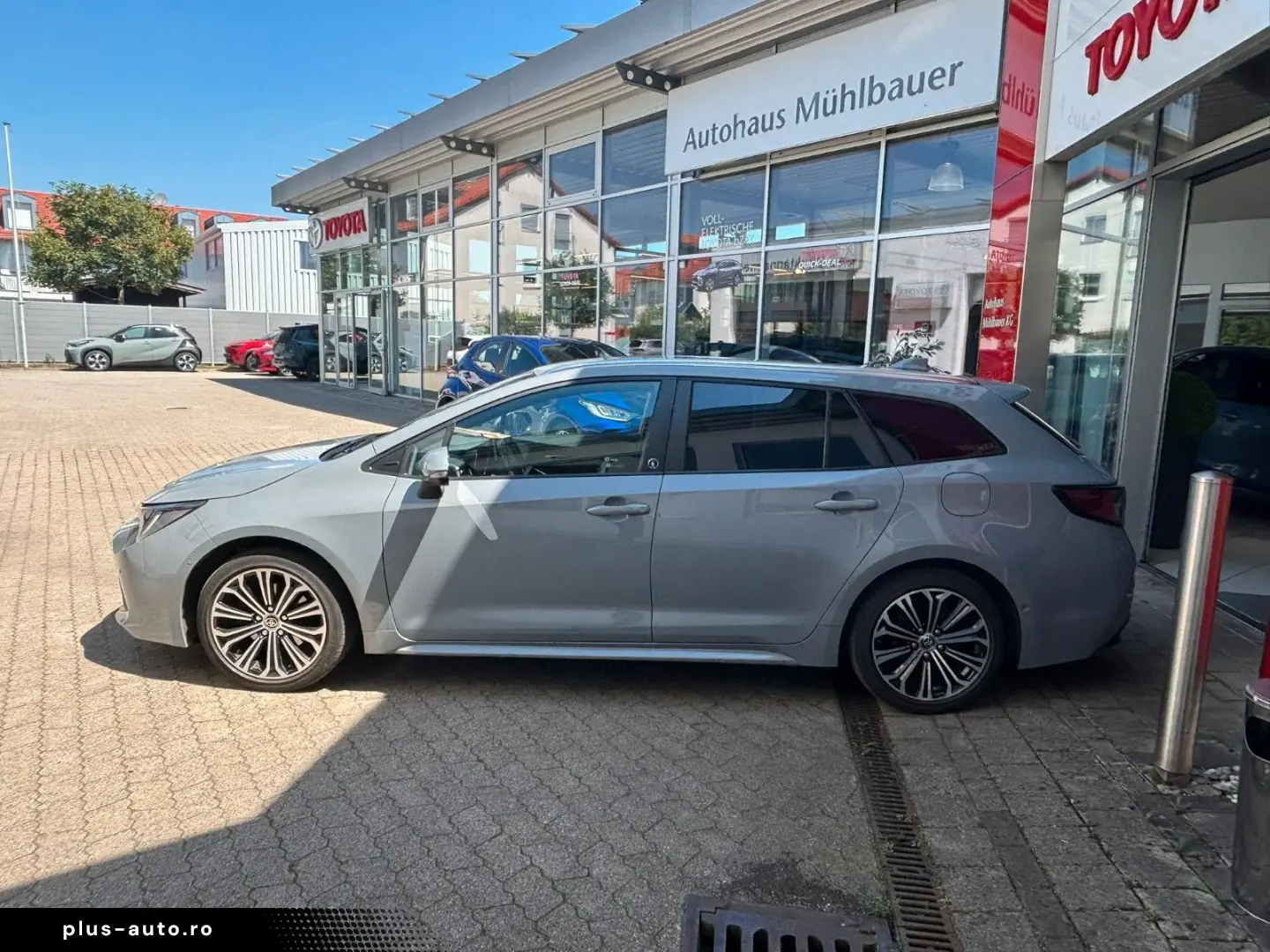 TOYOTA Corolla Touring Sports Hybrid Team D