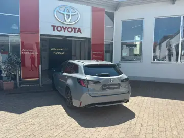 TOYOTA Corolla Touring Sports Hybrid Team D