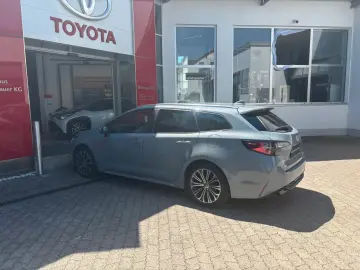 TOYOTA Corolla Touring Sports Hybrid Team D