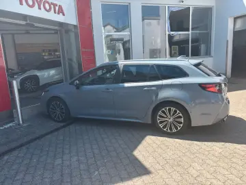 TOYOTA Corolla Touring Sports Hybrid Team D