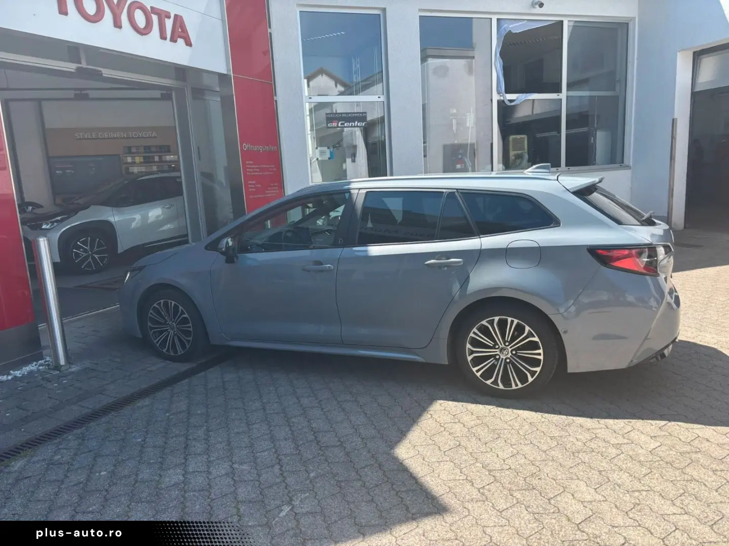 TOYOTA Corolla Touring Sports Hybrid Team D