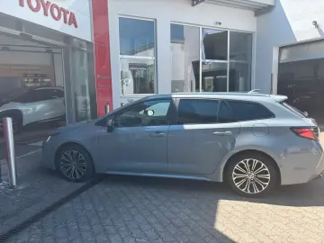 TOYOTA Corolla Touring Sports Hybrid Team D