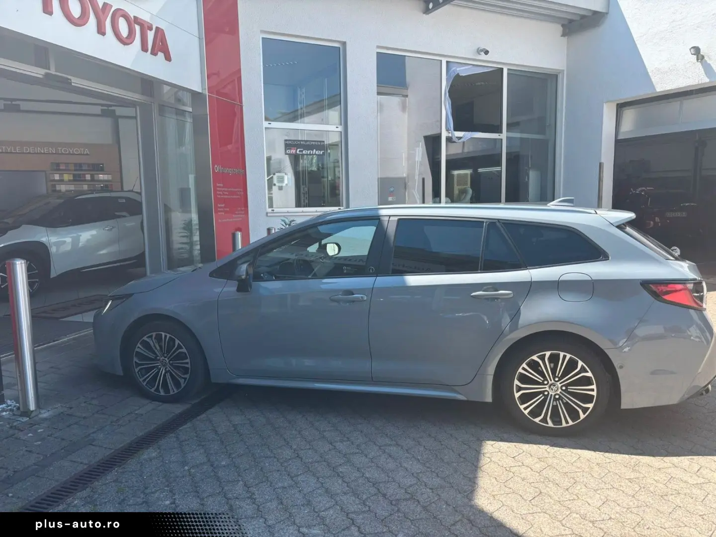 TOYOTA Corolla Touring Sports Hybrid Team D