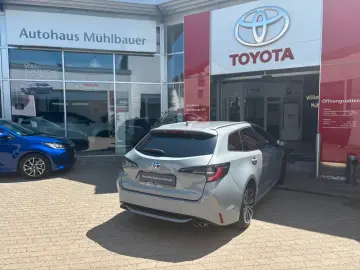 TOYOTA Corolla Touring Sports Hybrid Team D