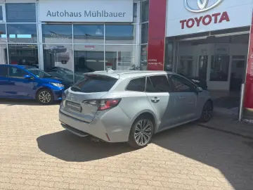 TOYOTA Corolla Touring Sports Hybrid Team D
