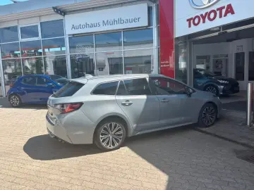 TOYOTA Corolla Touring Sports Hybrid Team D
