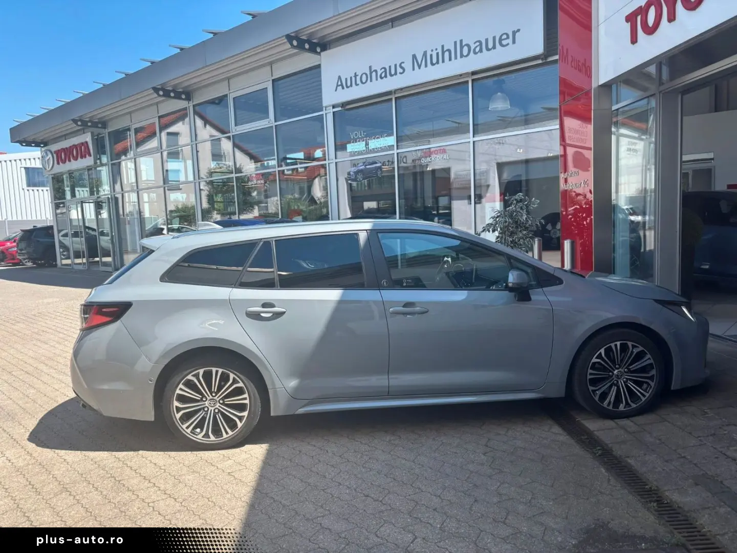 TOYOTA Corolla Touring Sports Hybrid Team D