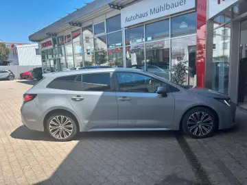 TOYOTA Corolla Touring Sports Hybrid Team D