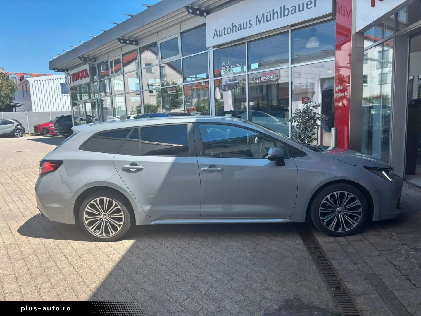 TOYOTA Corolla Touring Sports Hybrid Team D