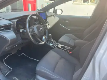 TOYOTA Corolla Touring Sports Hybrid Team D