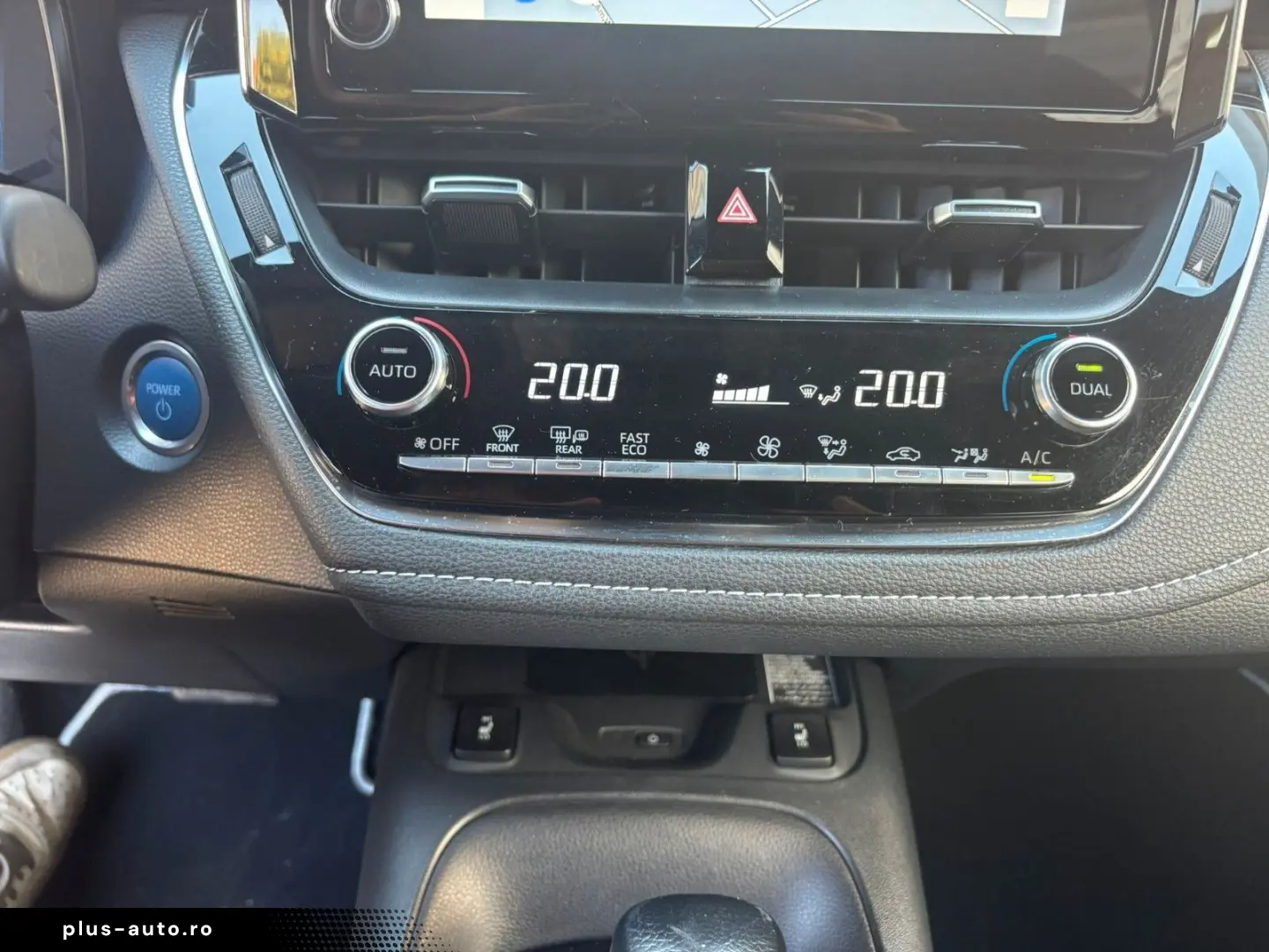 TOYOTA Corolla Touring Sports Hybrid Team D